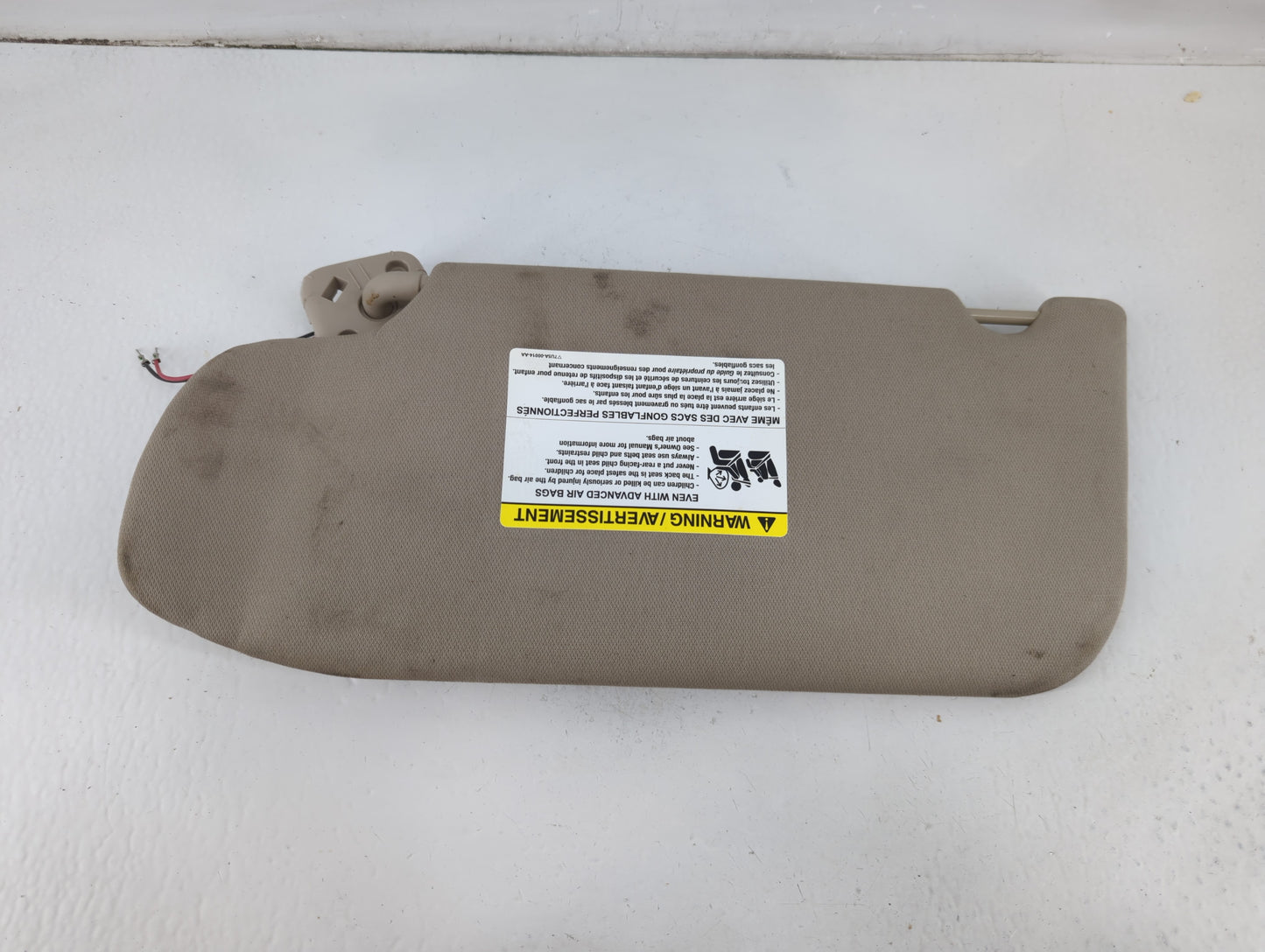 2010-2012 Lincoln Mkt Sun Visor Shade Replacement Passenger Right Mirror Fits Fits 2010 2011 2012 OEM Used Auto Parts - Oemusedautoparts1.com