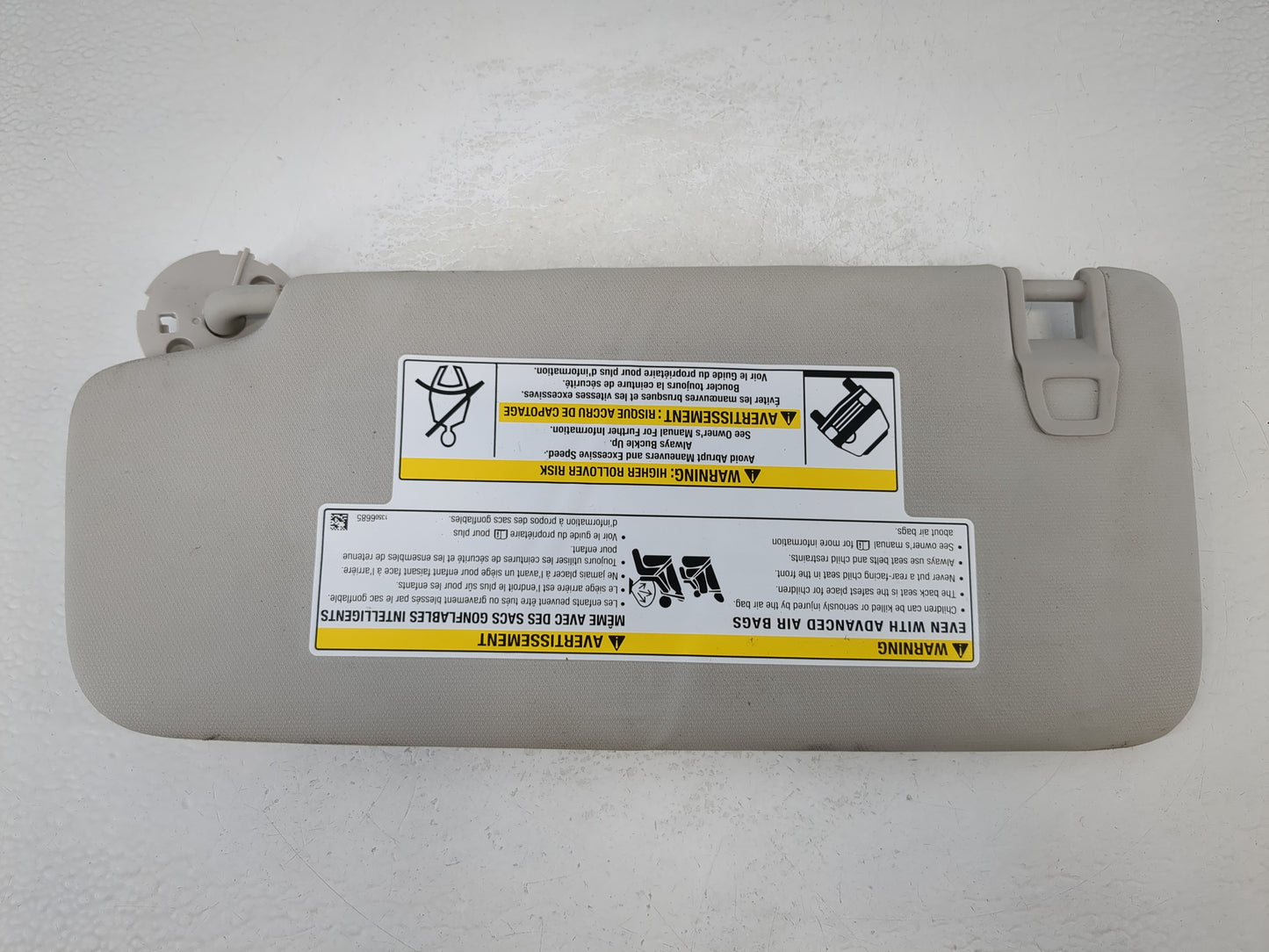 2021-2022 Chevrolet Trailblazer Sun Visor Shade Replacement Passenger Right Mirror Fits Fits 2021 2022 OEM Used Auto Parts