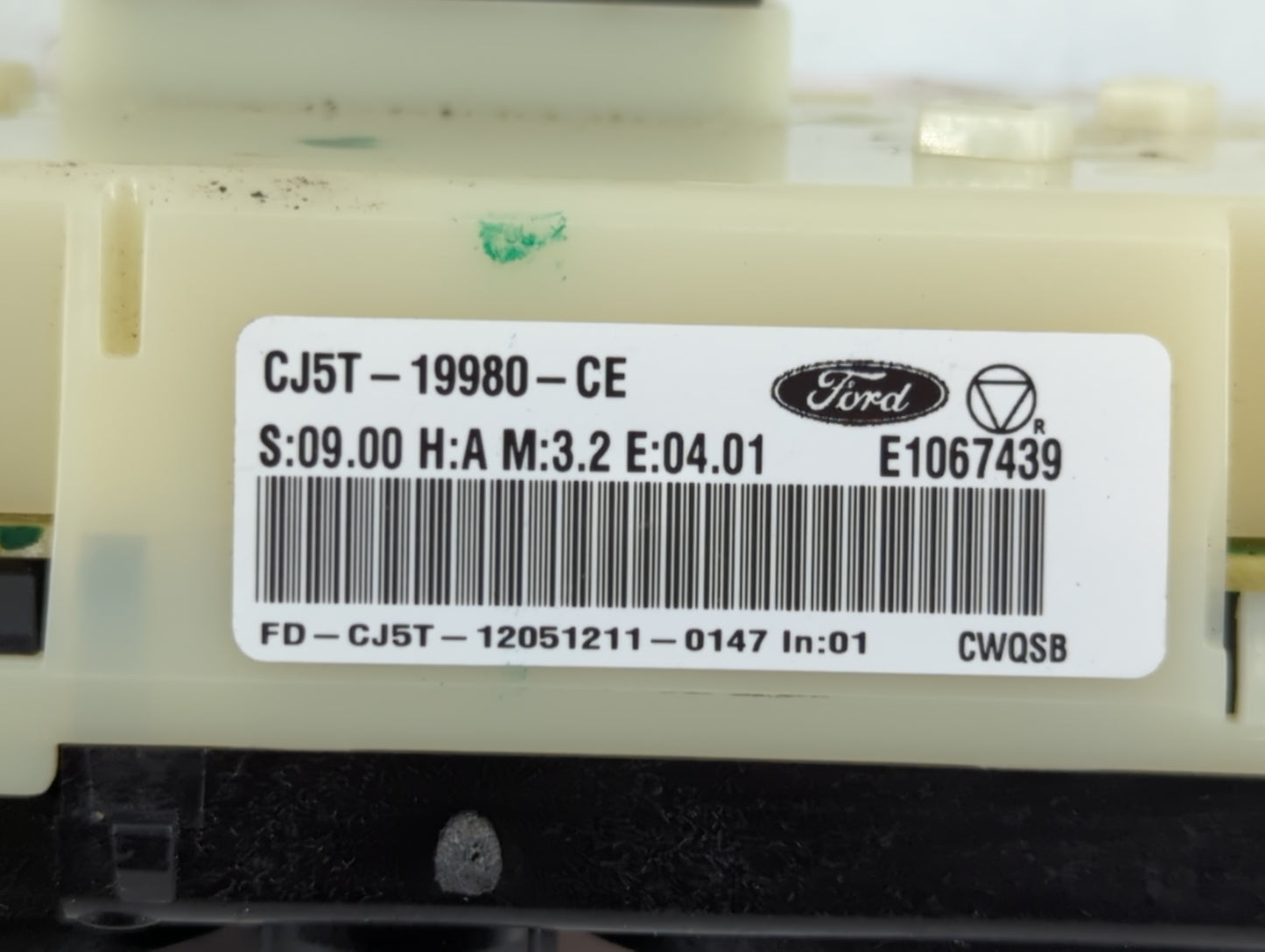 2013-2016 Ford Escape Climate Control Module Temperature AC/Heater Replacement P/N:CJ5T-19980-CE Fits Fits 2013 2014 2015 2016 OEM Used Auto Parts - Oemusedautoparts1.com