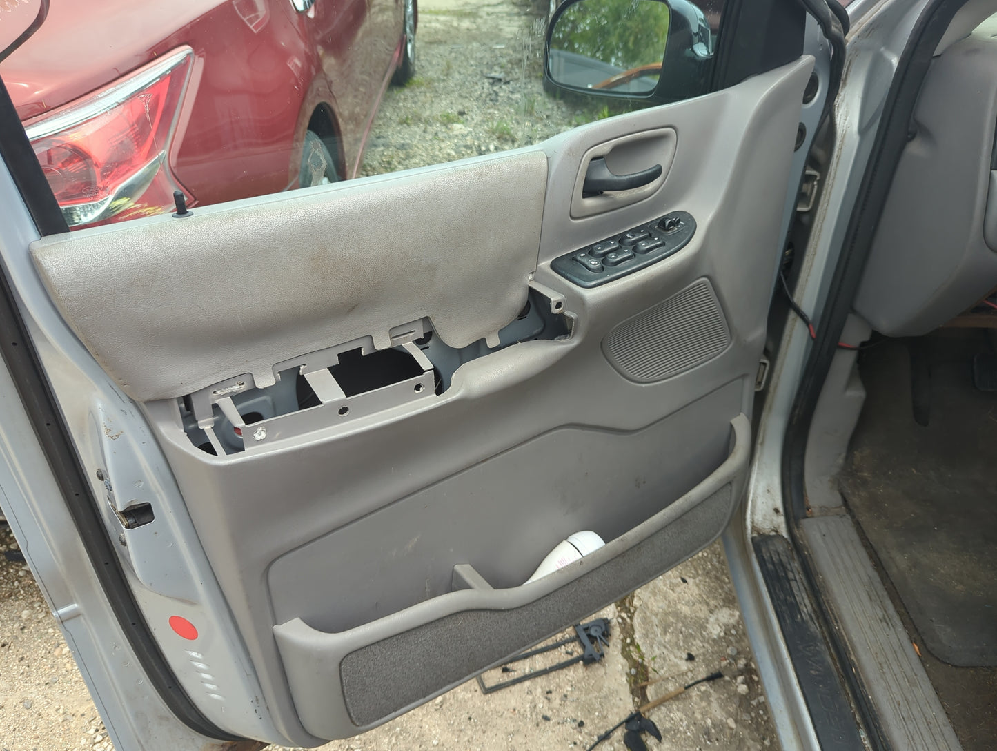 2003 Ford Windstar Front Left Driver Interior Door Panel Trim - Oemusedautoparts1.com