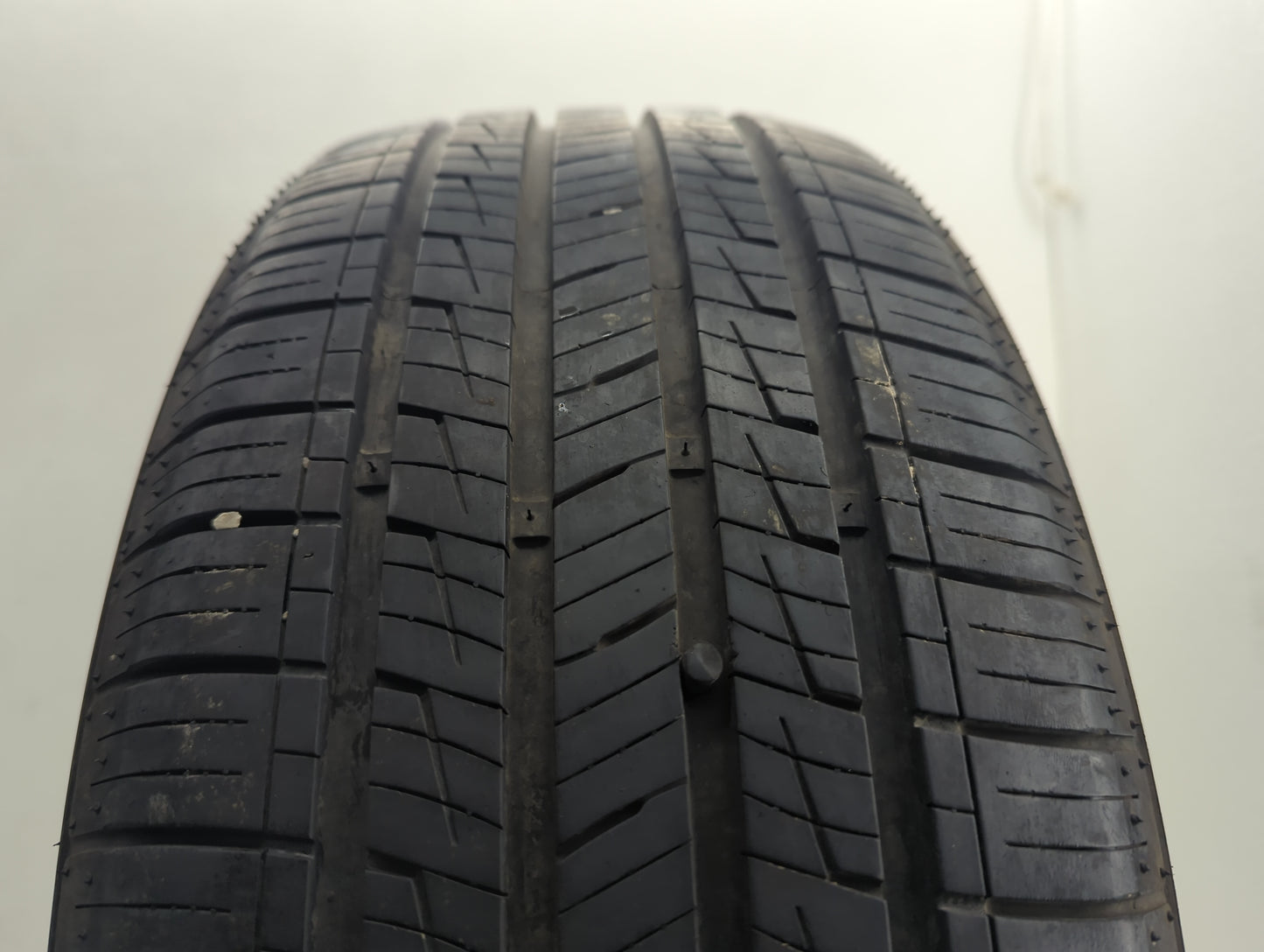 Used Tire 215/55R16 IRONHEAD REFLEX IHO1 97H - Tread Depth 8/32 - Oemusedautoparts1.com