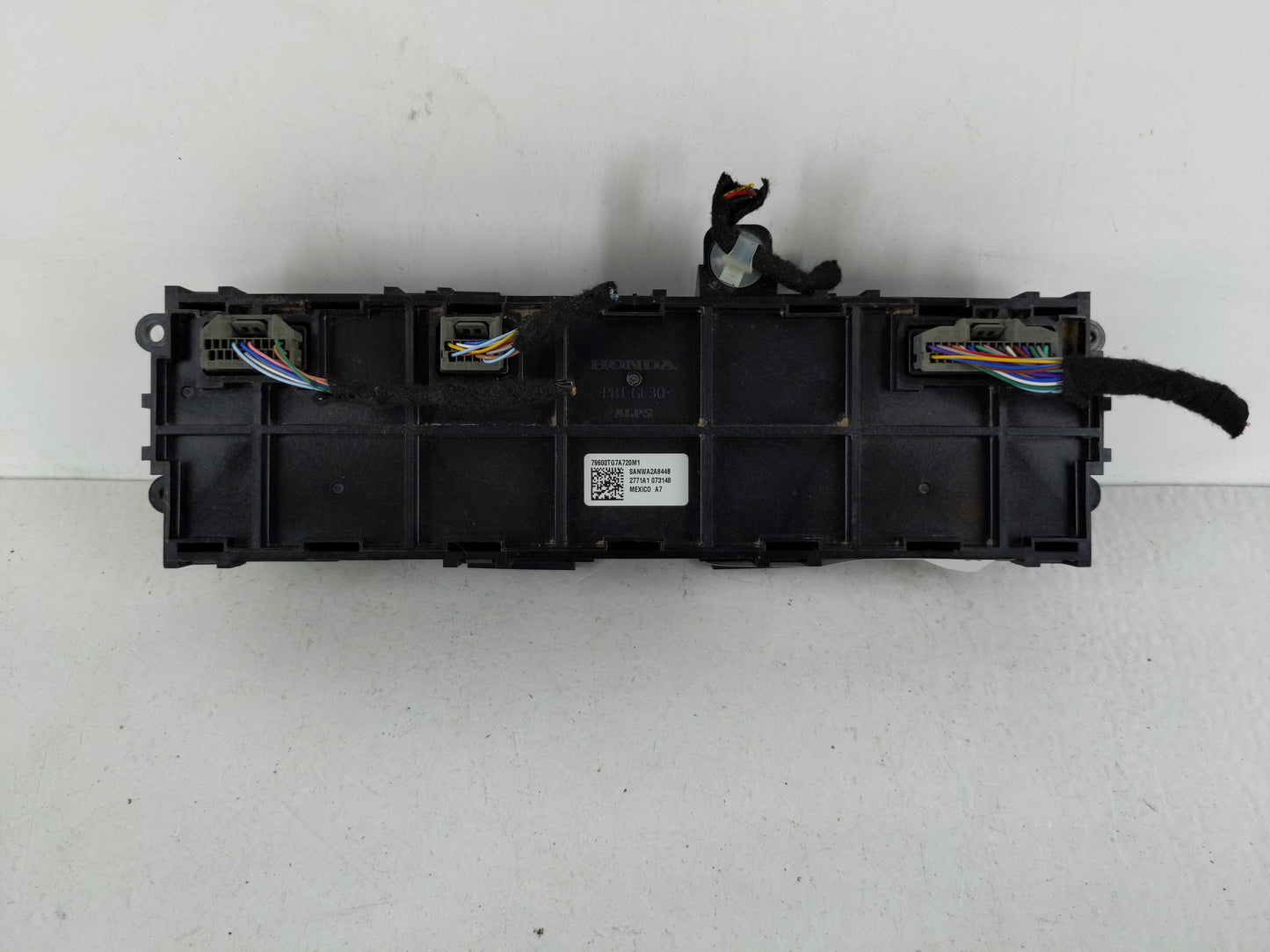 2016-2018 Honda Pilot Climate Control Module Temperature AC/Heater Replacement P/N:79600TG7A720M1 Fits Fits 2016 2017 2018 OEM Used Auto Parts - Oemusedautoparts1.com