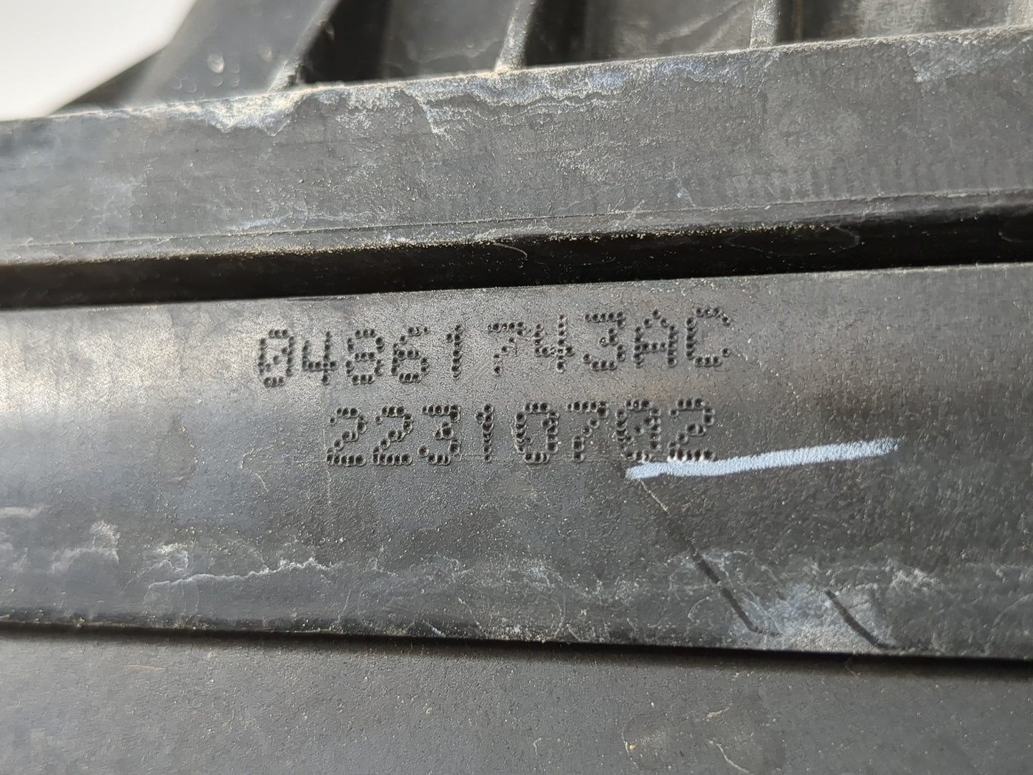 2011-2019 Chrysler 300 Air Cleaner Intake-duct Hose Tube - Oemusedautoparts1.com
