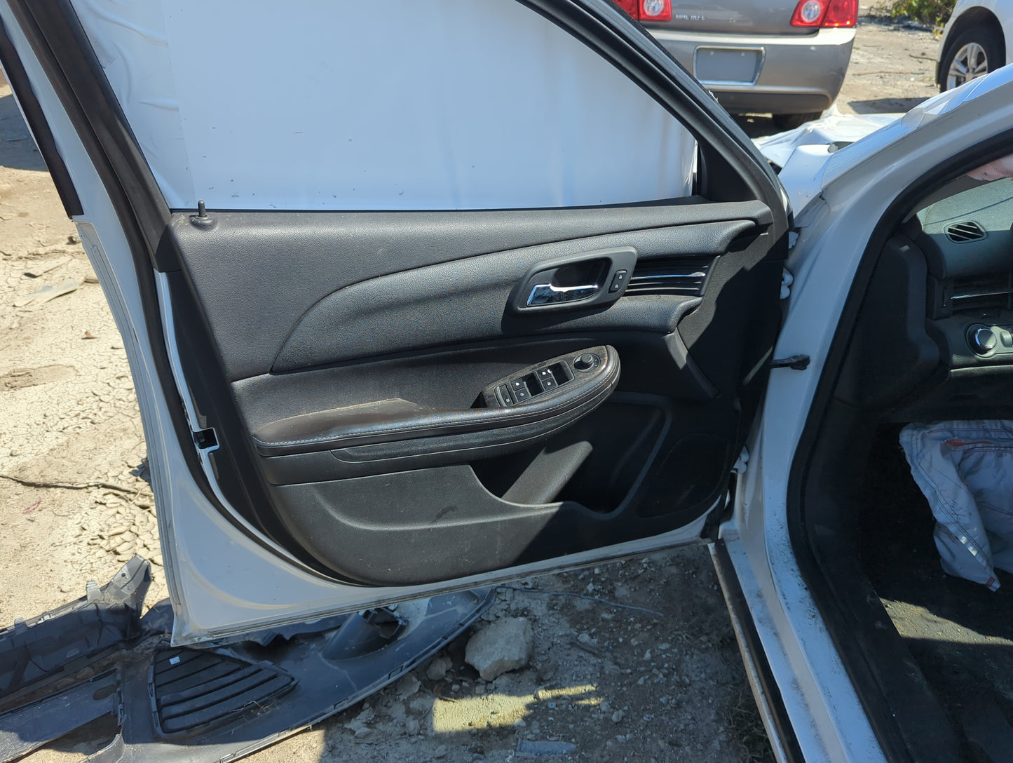 2015 Chevrolet Malibu Front Left Driver Interior Door Panel Trim - Oemusedautoparts1.com