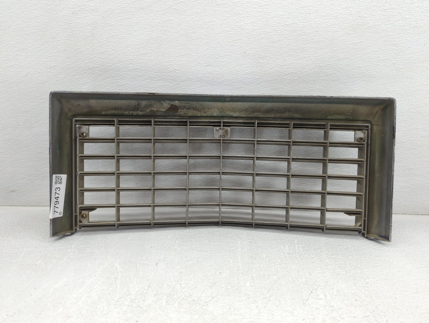 1980 Ford Thunderbird Front Grille Bumper Not Included - Oemusedautoparts1.com