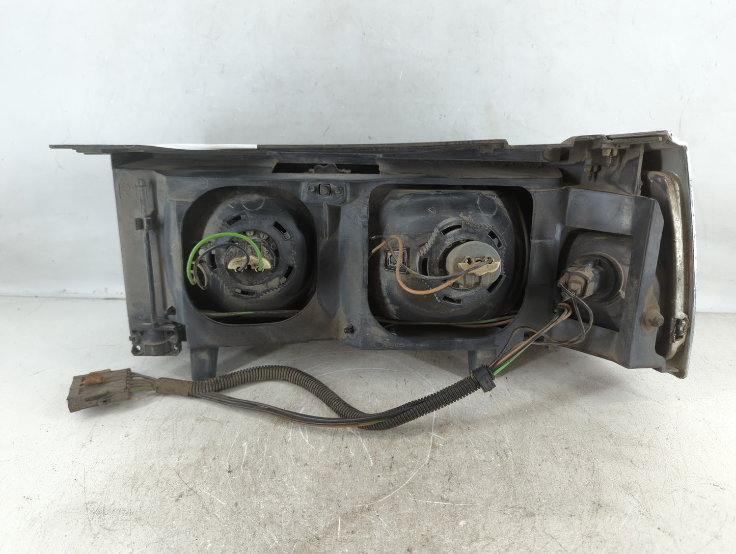 1988 Lincoln Mark Iii Passenger Right Oem Head Light Headlight Lamp - Oemusedautoparts1.com