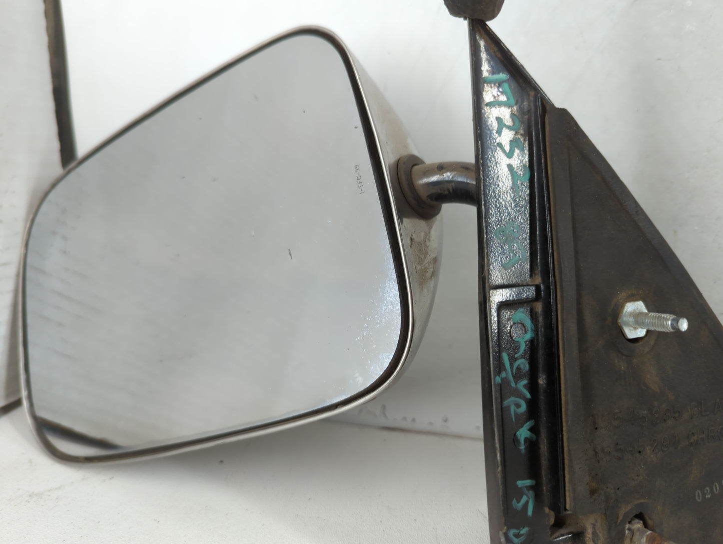 1989 Chevrolet C1500 Driver Side View Mirror - Left Door Mirror OEM Used - Oemusedautoparts1.com