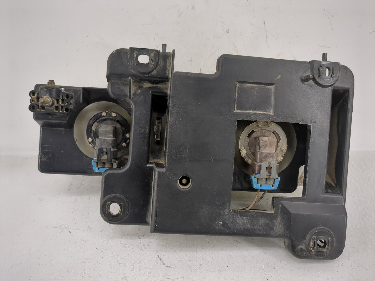 Chevrolet K2500 Passenger Right Oem Head Light Headlight Lamp - Oemusedautoparts1.com