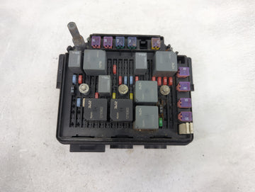 1993 Chevrolet 1500 Pickup Fusebox Fuse Box Panel Relay Module P/N:13534920 15328866, 12193604, 12193602 Fits OEM Used Auto Parts