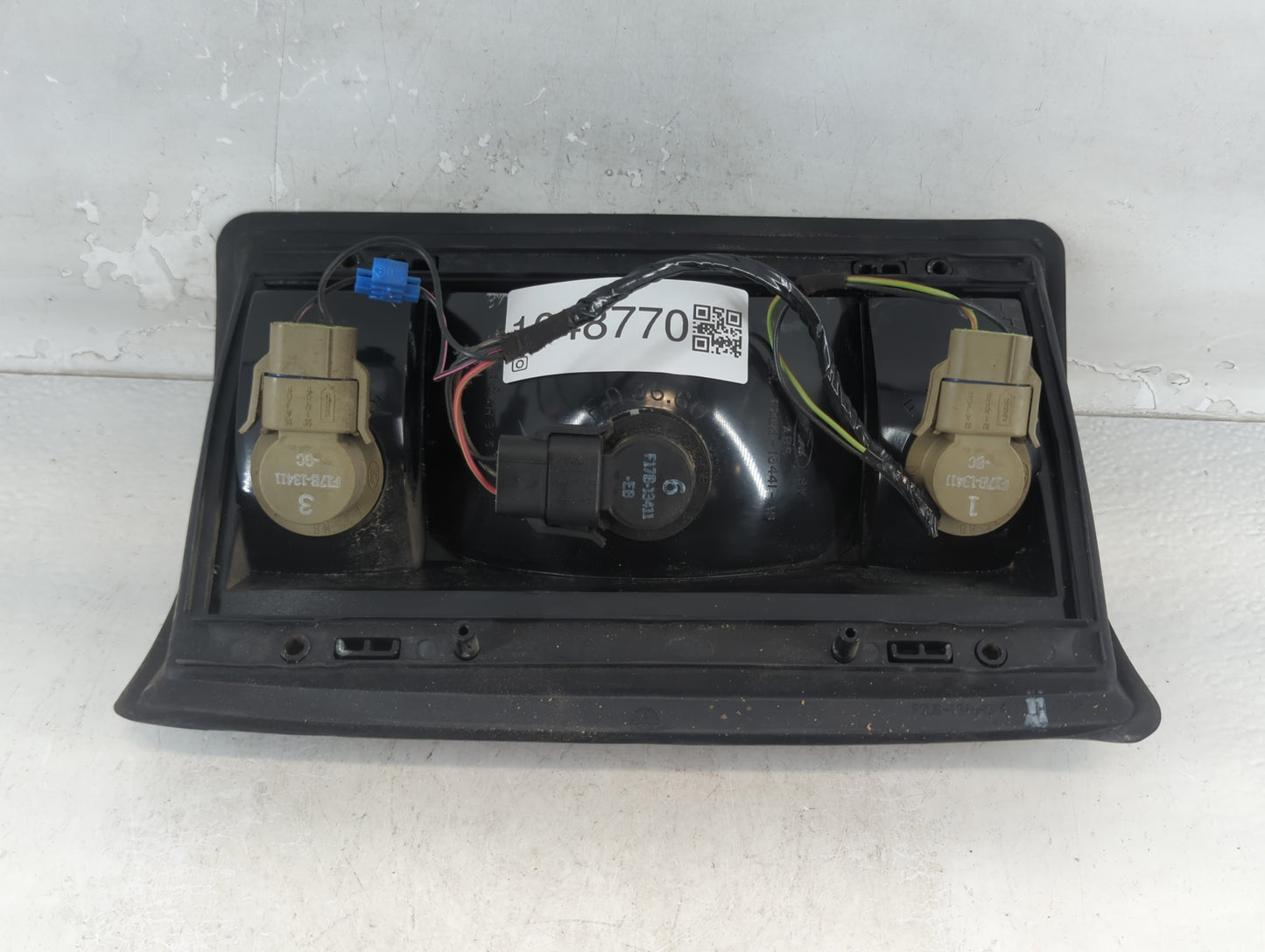 1993 Ford E-150 Tail Light Assembly Driver Left OEM P/N:F2UB-13441-AB Fits Fits 1992 1994 1995 1996 OEM Used Auto Parts - Oe