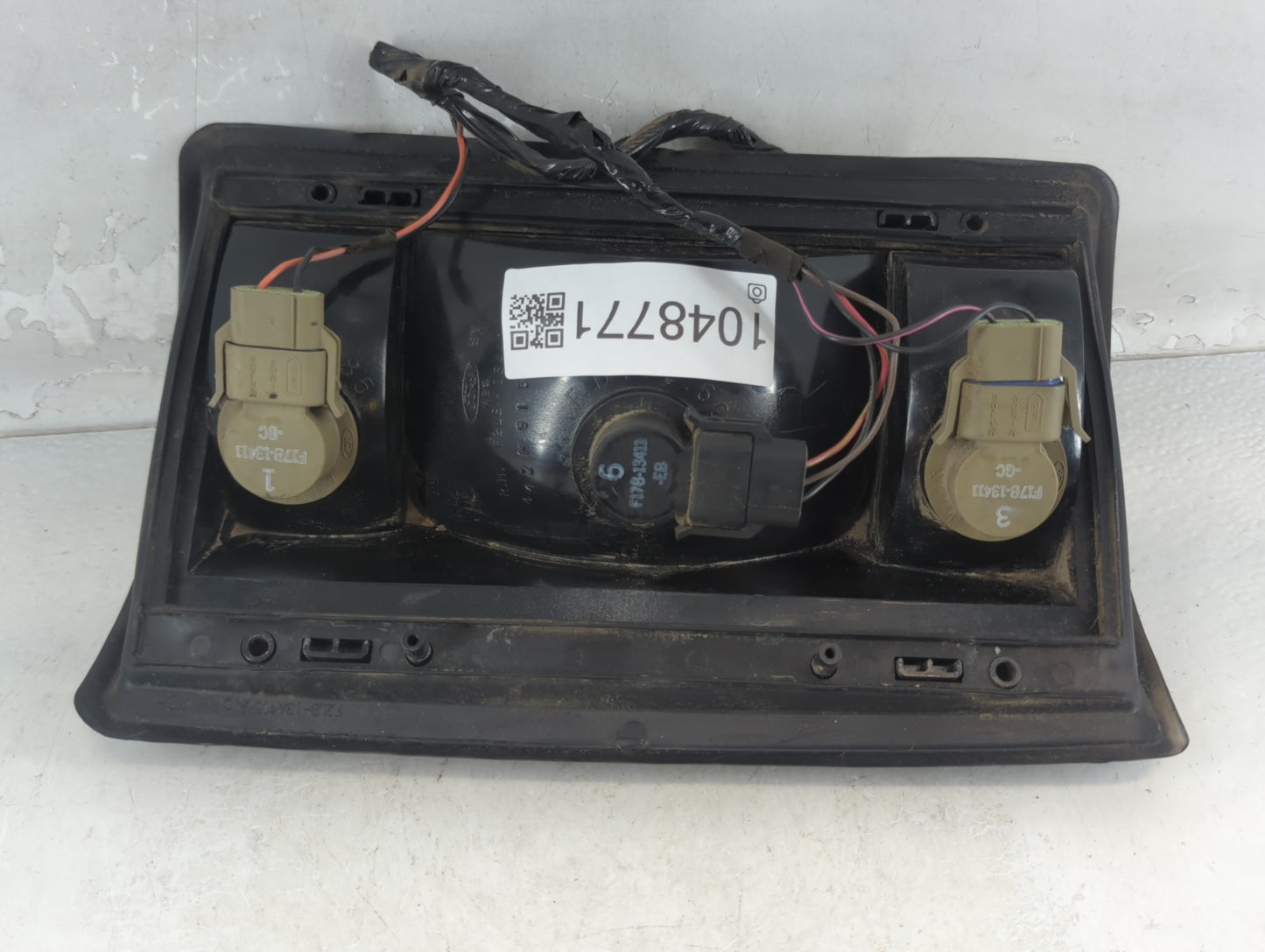 1993 Ford E-150 Tail Light Assembly Passenger Right OEM P/N:44ZH815A F2UB-134440-AB Fits OEM Used Auto Parts - Oemusedautopa