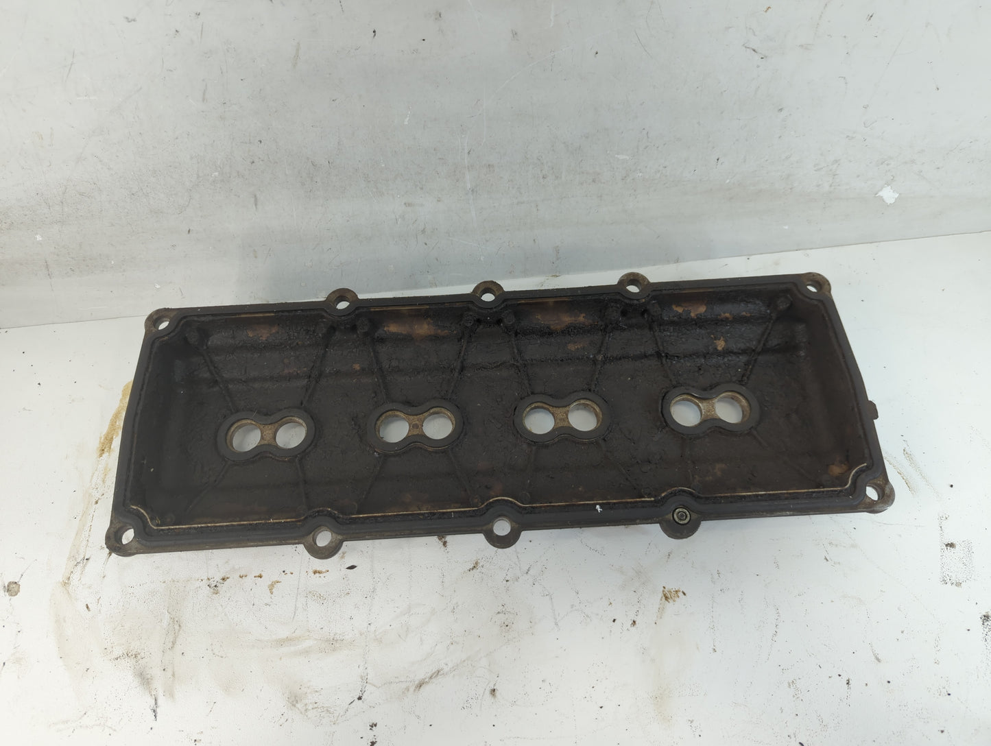 1993 Gmc Sierra 1500 Passenger Right Cylinder Head Valve Cover Fits OEM Used Auto Parts - Oemusedautoparts1.com