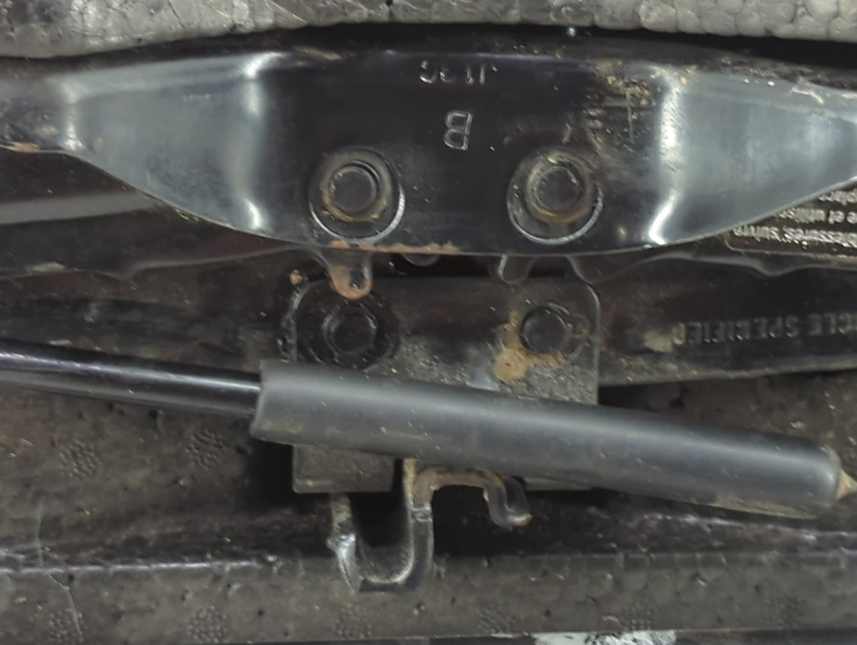 1995 Chevrolet Cavalier Spare Scissor Car Jack - Oemusedautoparts1.com