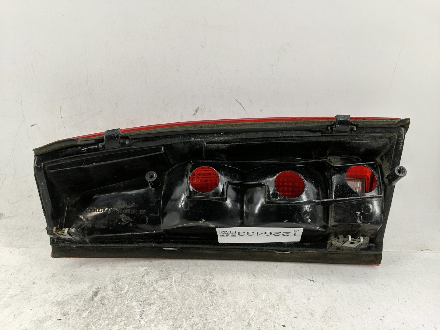 1995-2000 Chevrolet Tahoe Tail Light Assembly Driver Left OEM P/N:16508321 Fits Fits 1992 1993 1994 1995 1996 1997 1998 1999