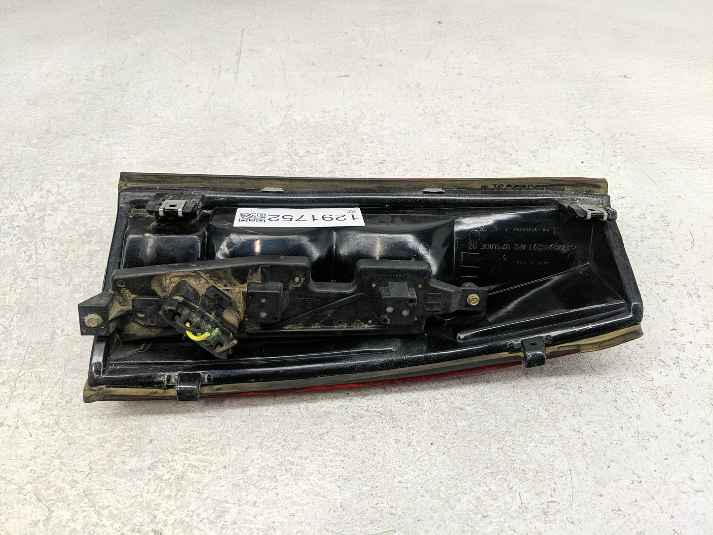 1995-2000 Chevrolet Tahoe Tail Light Assembly Driver Left OEM P/N:16506349 Fits Fits 1992 1993 1994 1995 1996 1997 1998 1999