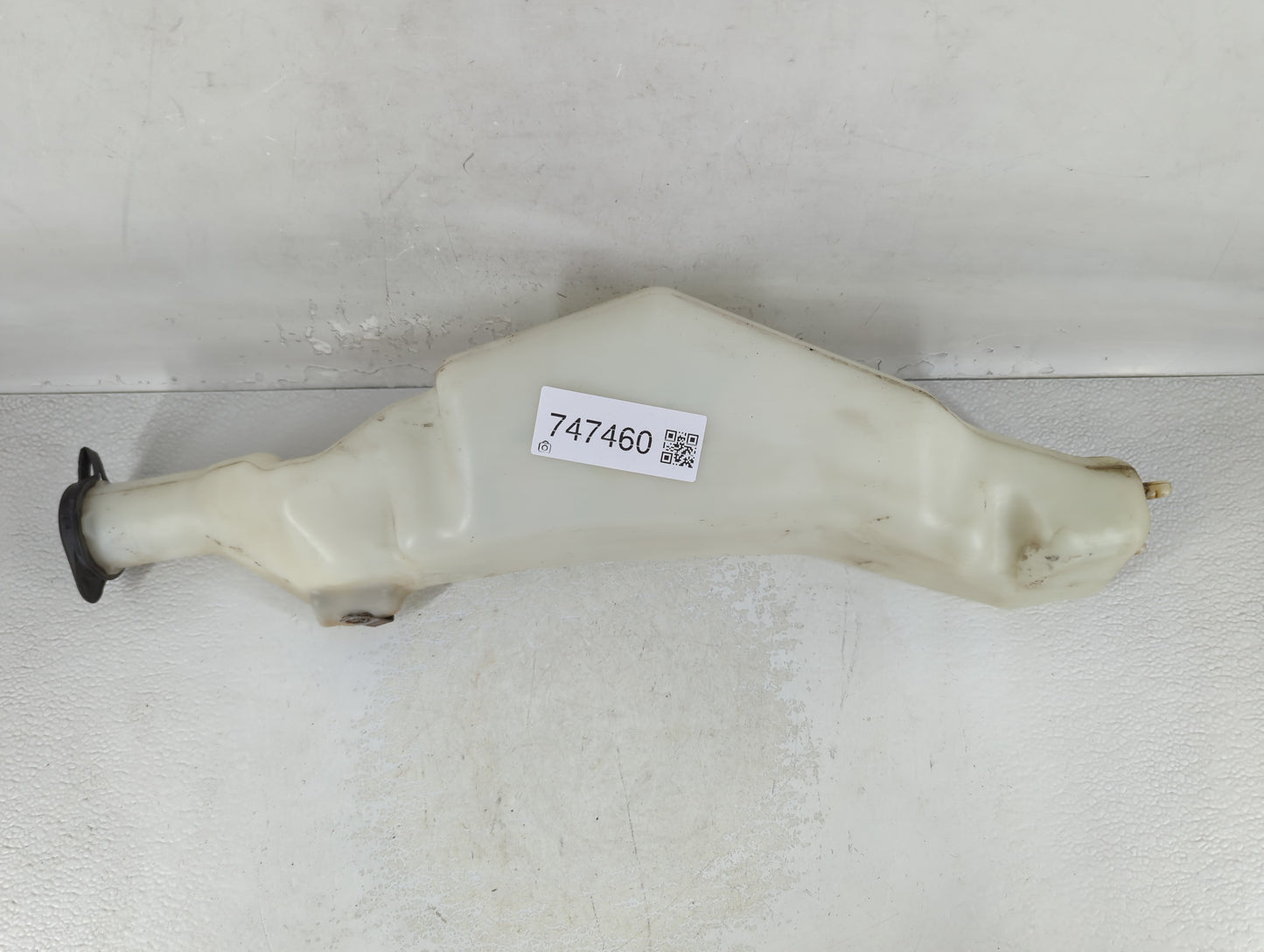 1995 Gmc 2500 Windshield Washer Fluid Reservoir Bottle Oem - Oemusedautoparts1.com