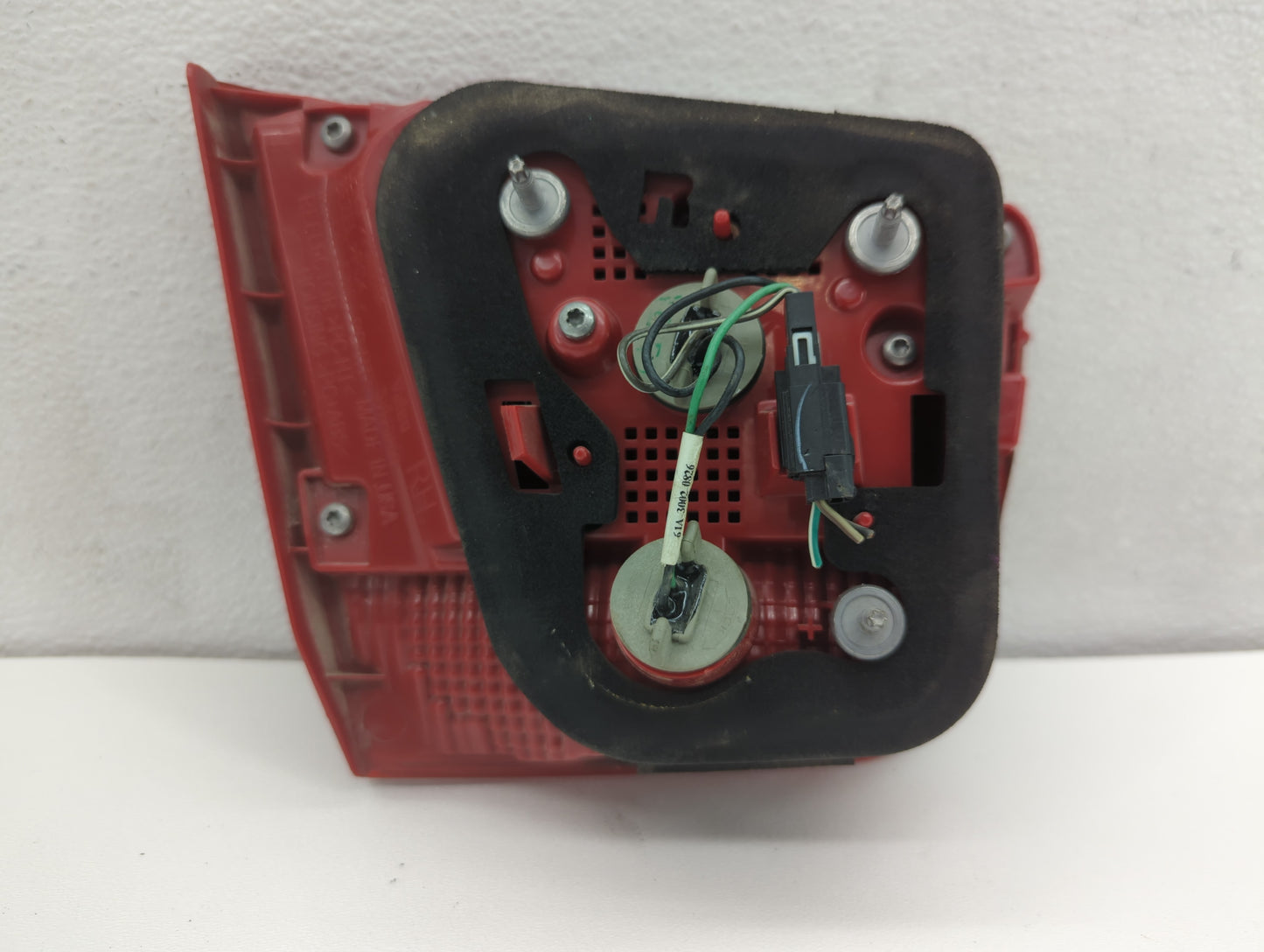 1995 Saturn Sw1 Tail Light Assembly Driver Left OEM P/N:22907312 16517018 Fits Fits 1993 1994 OEM Used Auto Parts - Oemuseda