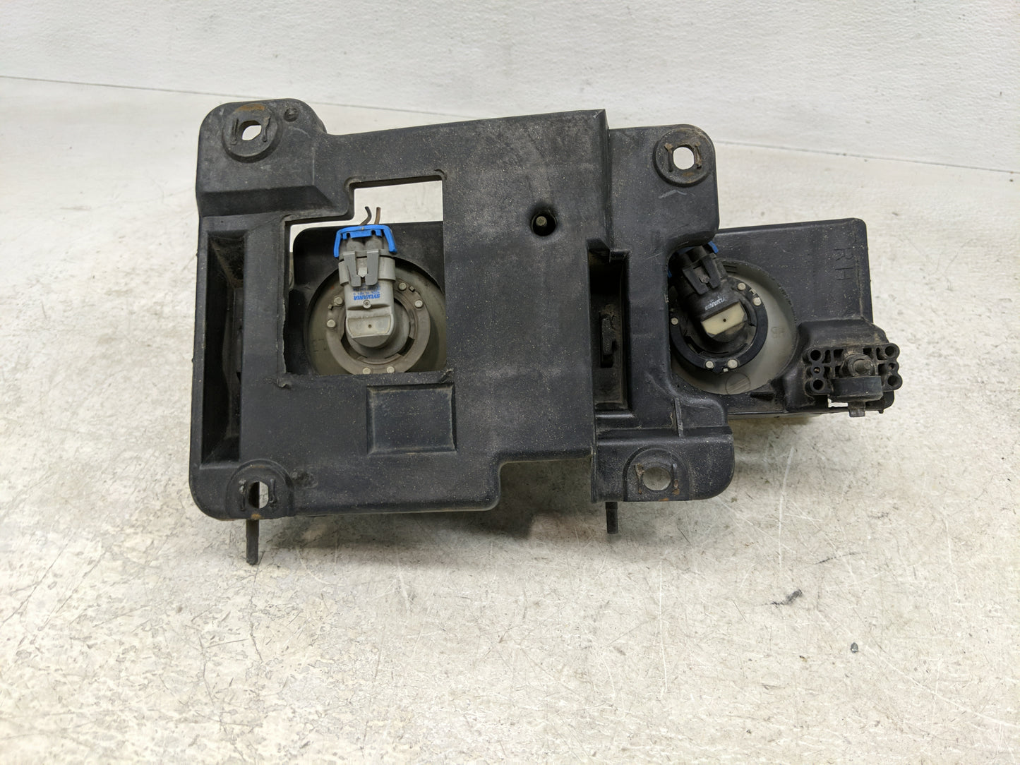 Chevrolet C1500 Driver Left Oem Head Light Headlight Lamp - Oemusedautoparts1.com