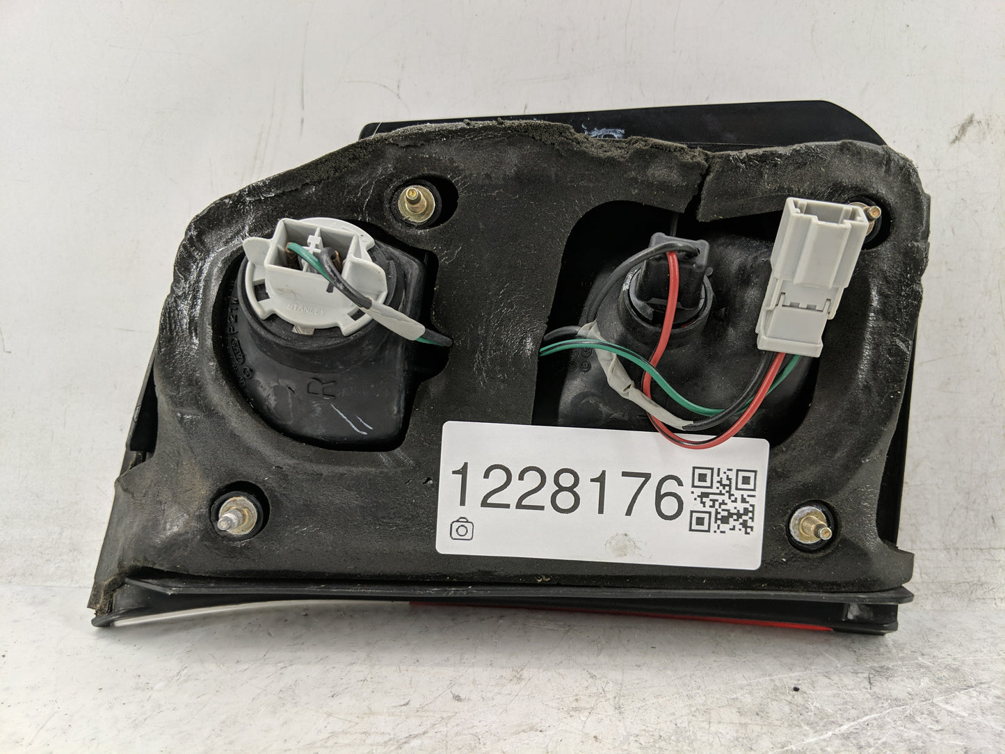 1996-1997 Honda Accord Tail Light Assembly Passenger Right OEM Fits Fits 1996 1997 OEM Used Auto Parts - Oemusedautoparts1.c