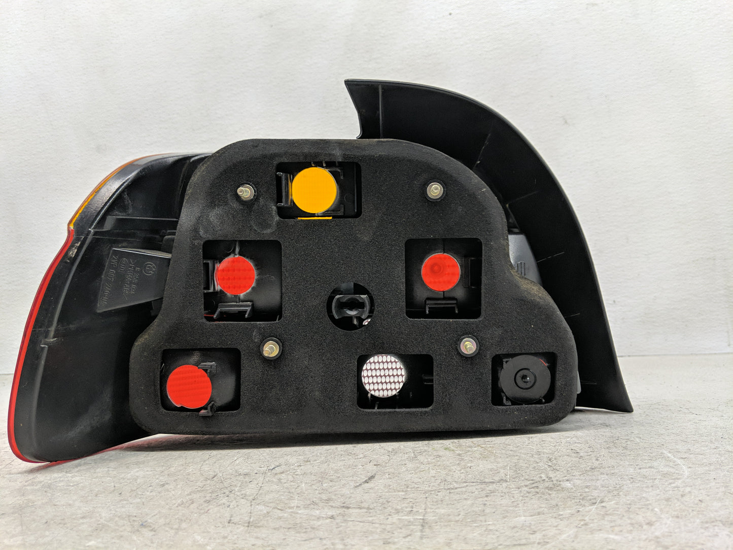 1997 Bmw 528i Tail Light Assembly Passenger Right OEM P/N:2VP 007 240-04 8 358 034 Fits OEM Used Auto Parts - Oemusedautopar