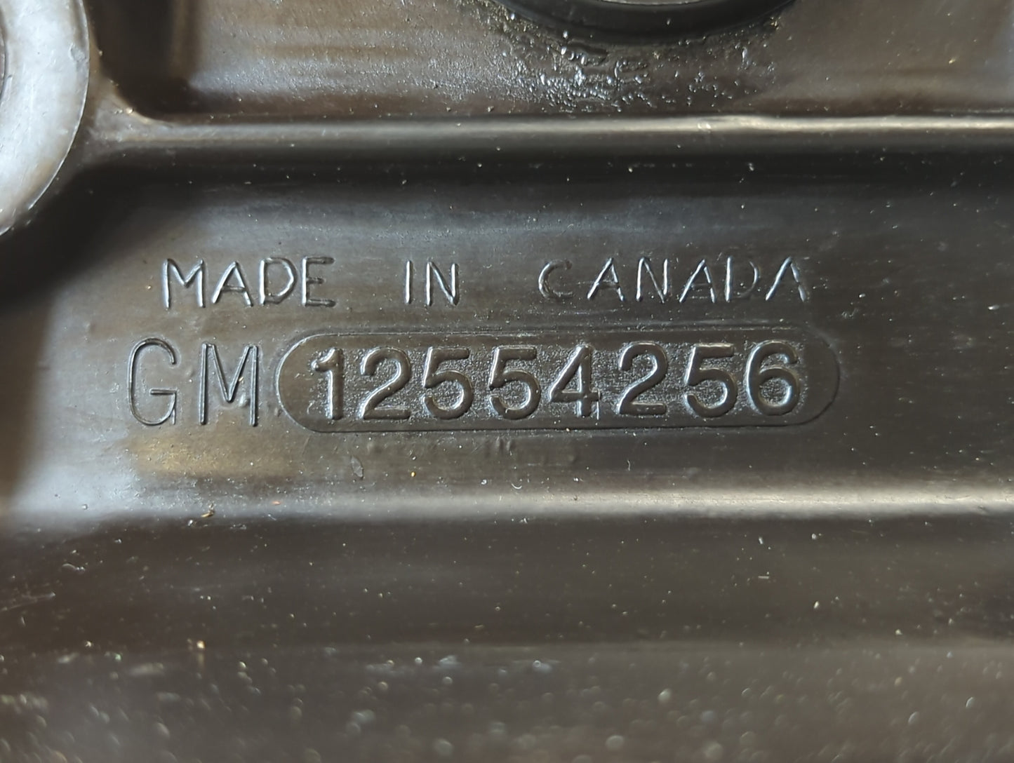 1997 Chevrolet 1500 Driver Left Cylinder Head Valve Cover P/N:12554256 Fits OEM Used Auto Parts - Oemusedautoparts1.com