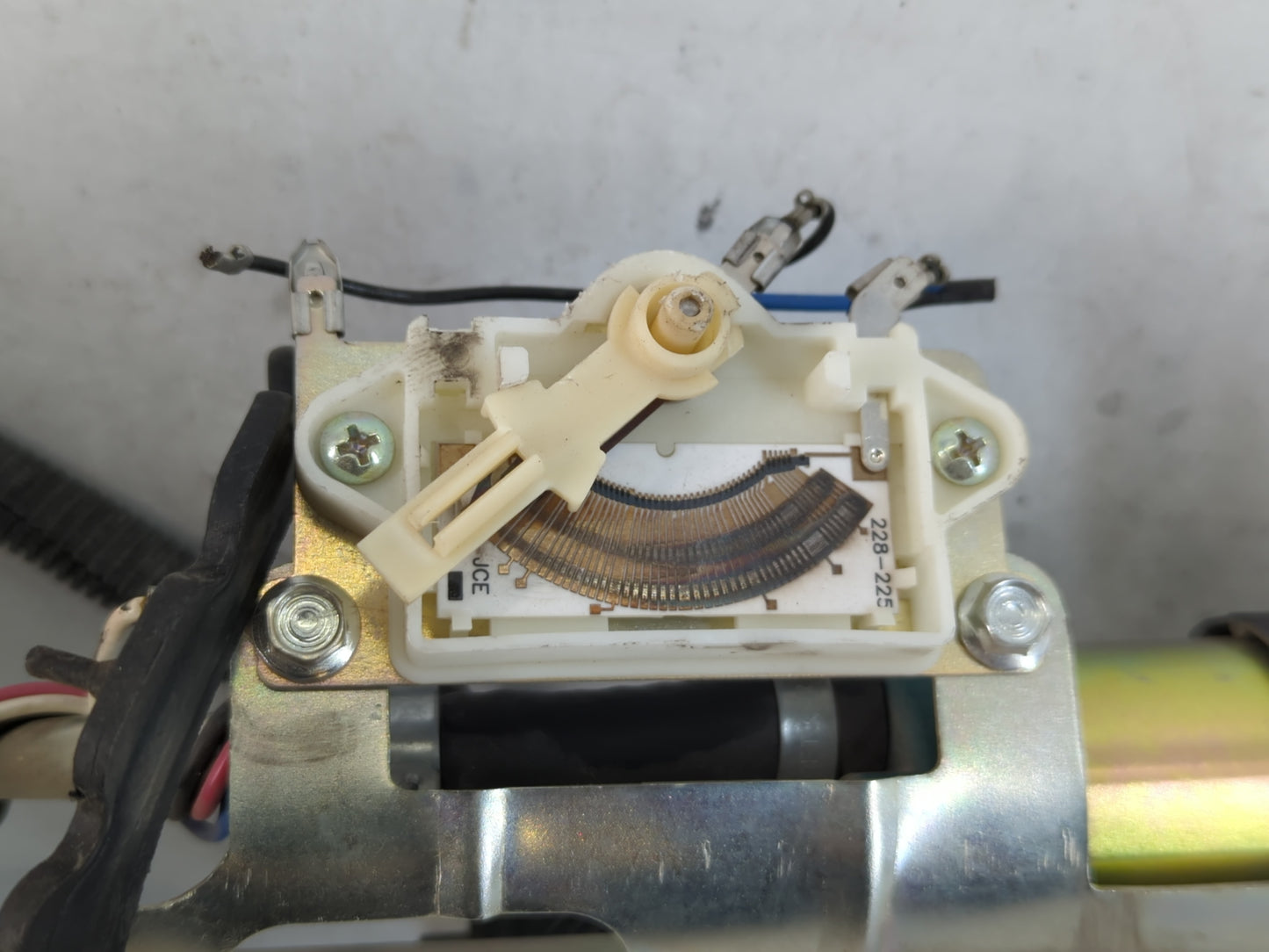 1997-1998 Ford Explorer Electrical Gas Fuel Pump Assembly - Oemusedautoparts1.com