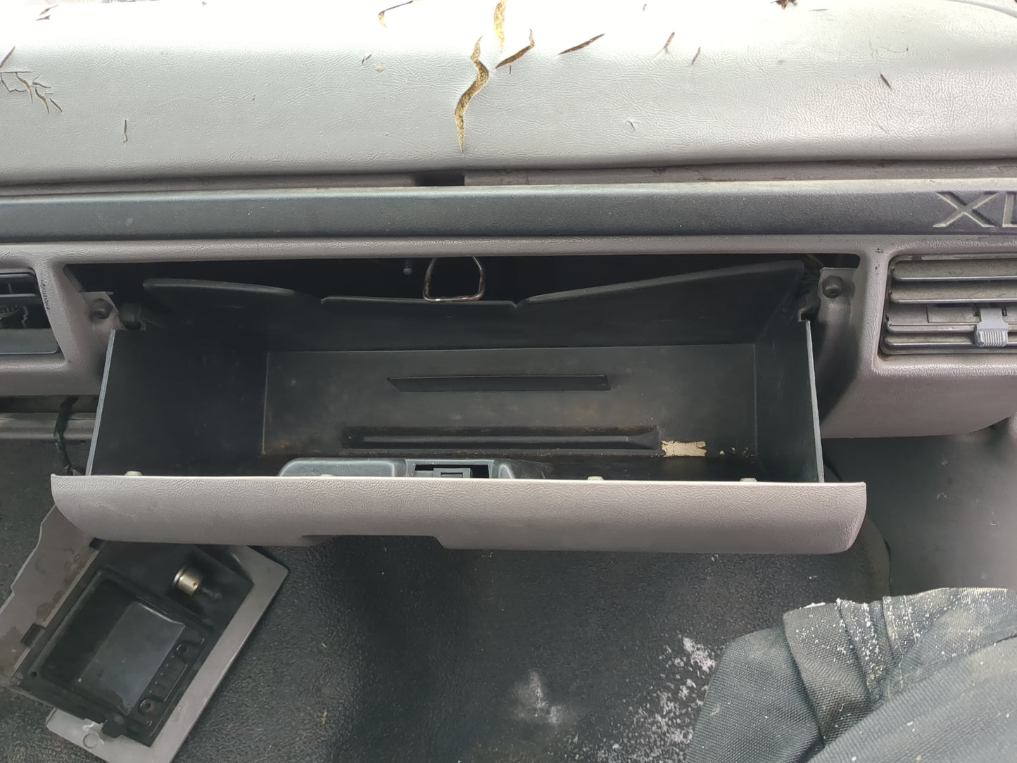1997 Ford F-250 Passenger Glove Box Door Storage Compartment - Oemusedautoparts1.com