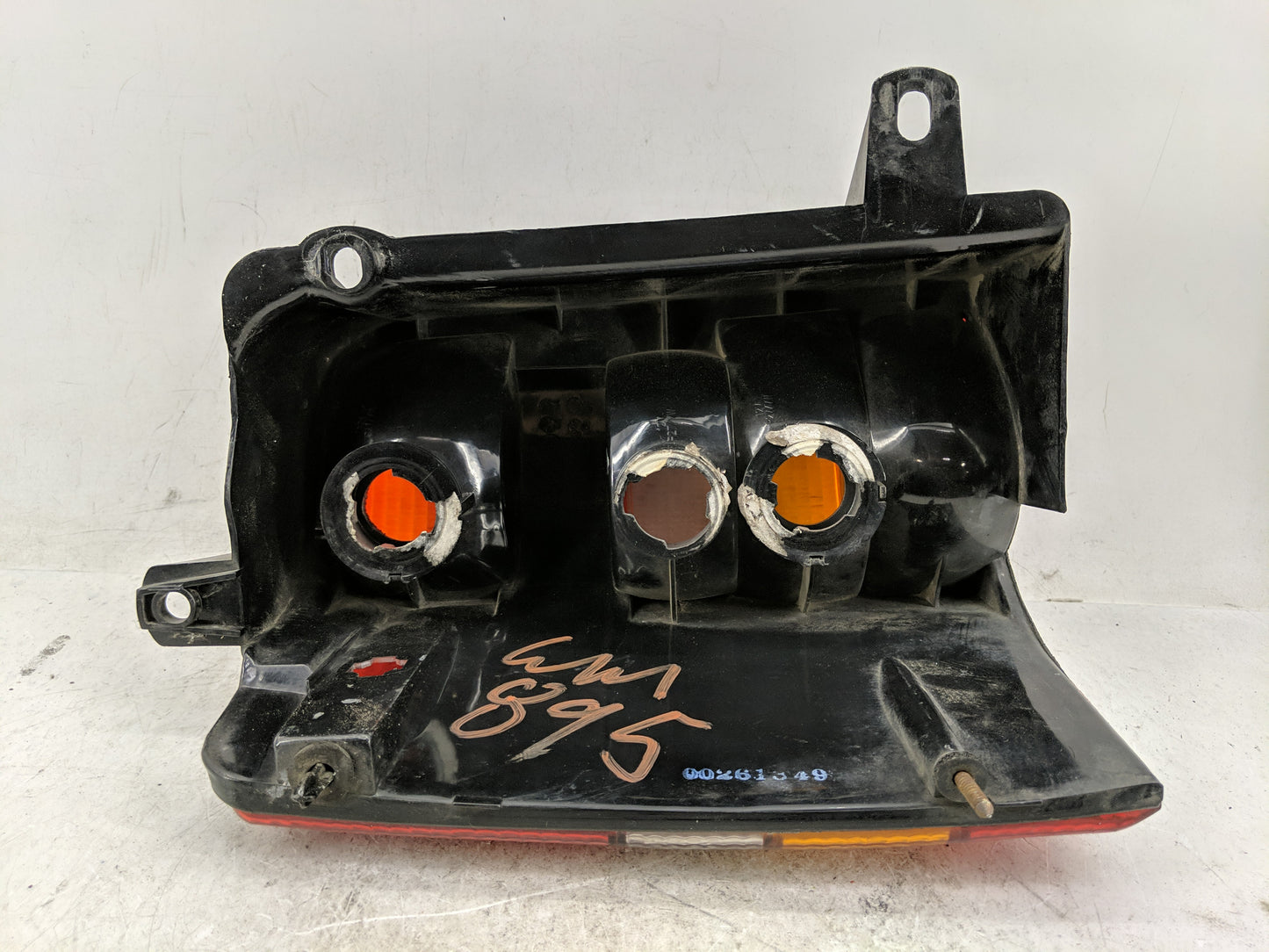 1993-1998 Jeep Grand Cherokee Tail Light Assembly Passenger Right OEM Fits Fits 1993 1994 1995 1996 1997 1998 OEM Used Auto