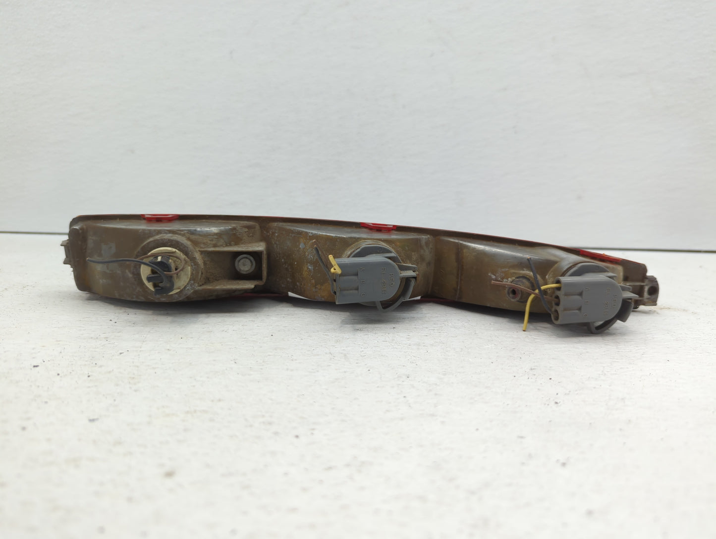 1994-1999 Cadillac Deville Tail Light Assembly Passenger Right OEM P/N:5976655 16517271 Fits Fits 1994 1995 1996 1997 1998 1