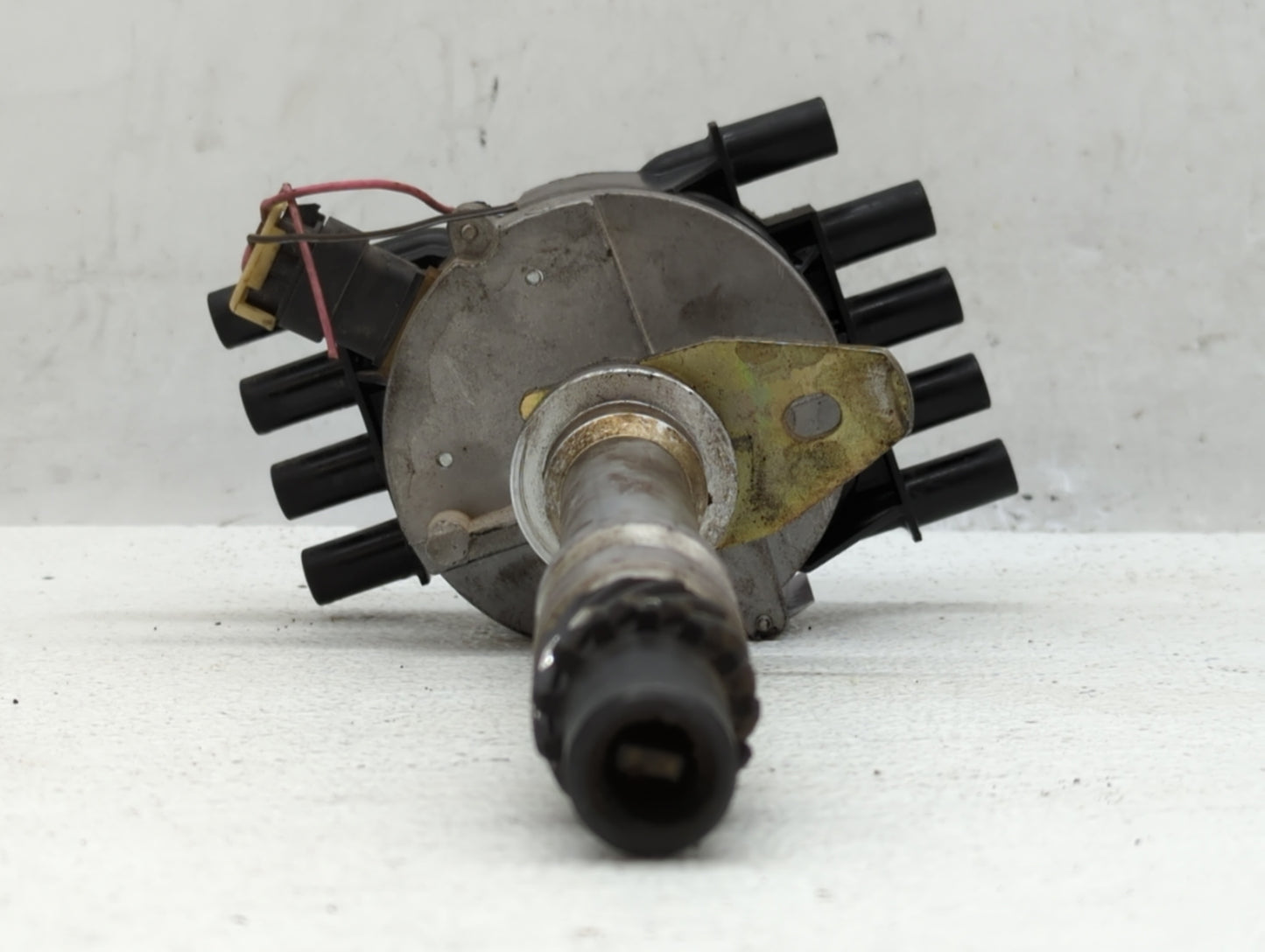 1996-2000 Chevrolet Tahoe Engine Ignition Distributor OEM Fits Fits 1996 1997 1998 1999 2000 2001 2002 OEM Used Auto Parts -