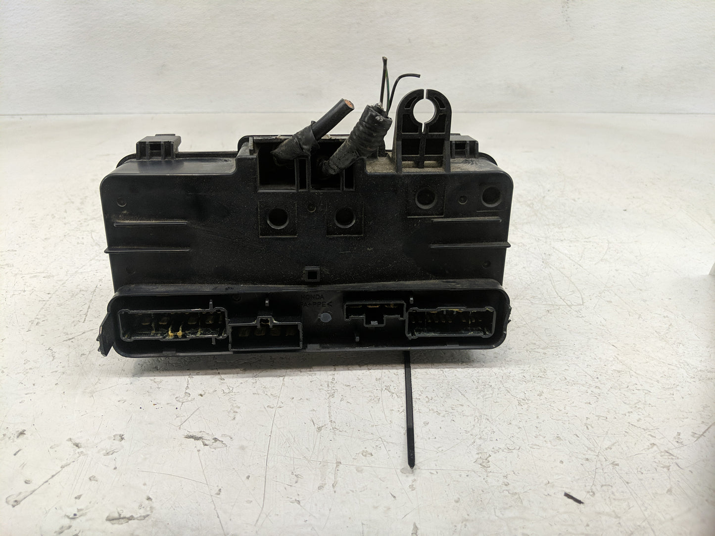 1998 Honda Accord Fusebox Fuse Box Panel Relay Module P/N:S84-A2CL Fits OEM Used Auto Parts - Oemusedautoparts1.com
