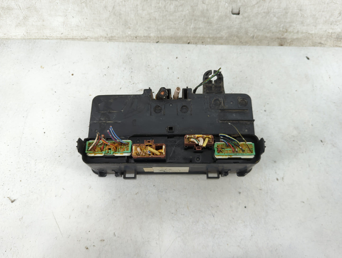 1998 Honda Accord Fusebox Fuse Box Panel Relay Module P/N:S84-A2 646.HO1J98 Fits OEM Used Auto Parts - Oemusedautoparts1.com