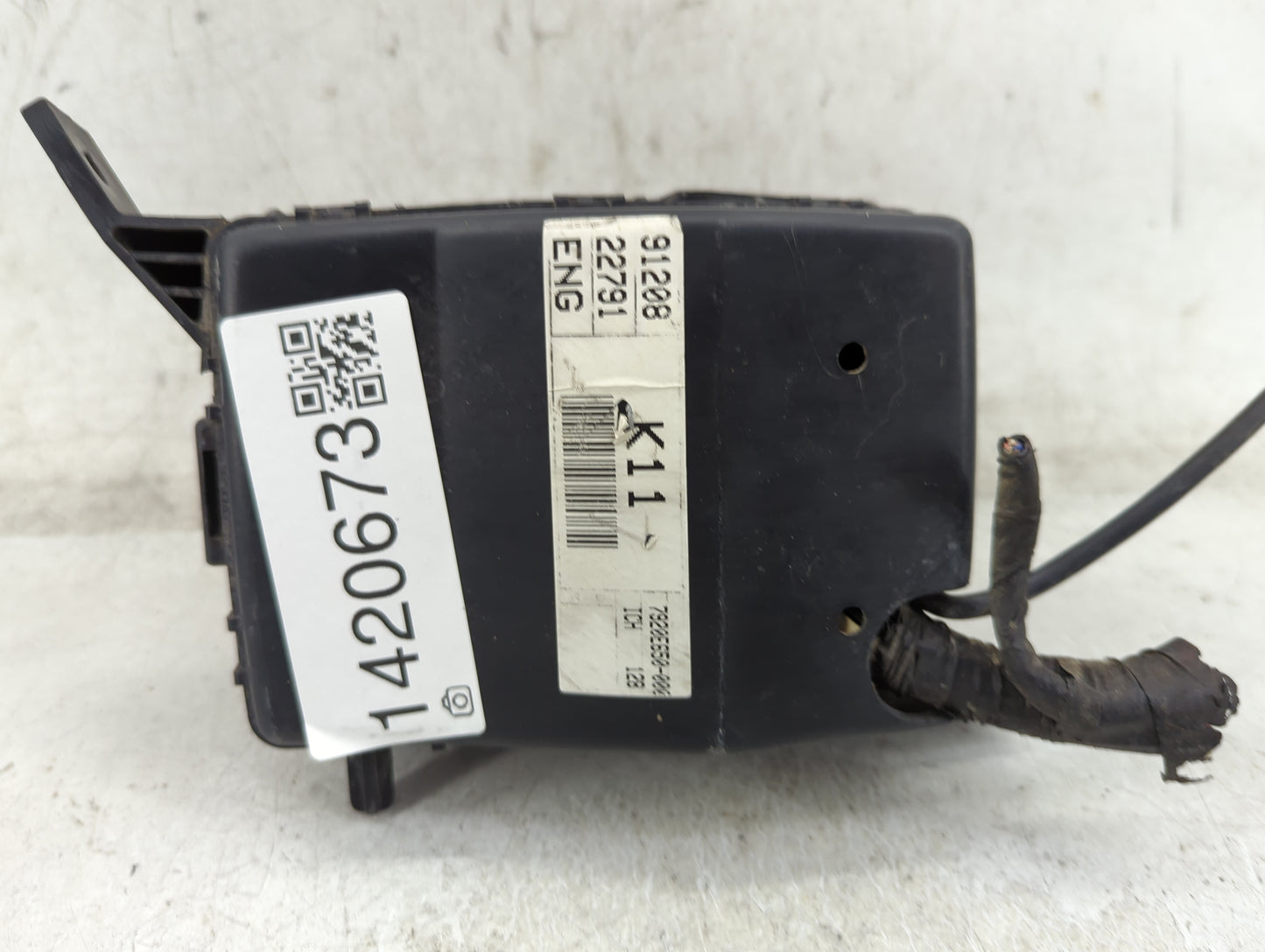 1998 Hyundai Accent Fusebox Fuse Box Panel Relay Module P/N:91212-22002 Fits OEM Used Auto Parts - Oemusedautoparts1.com