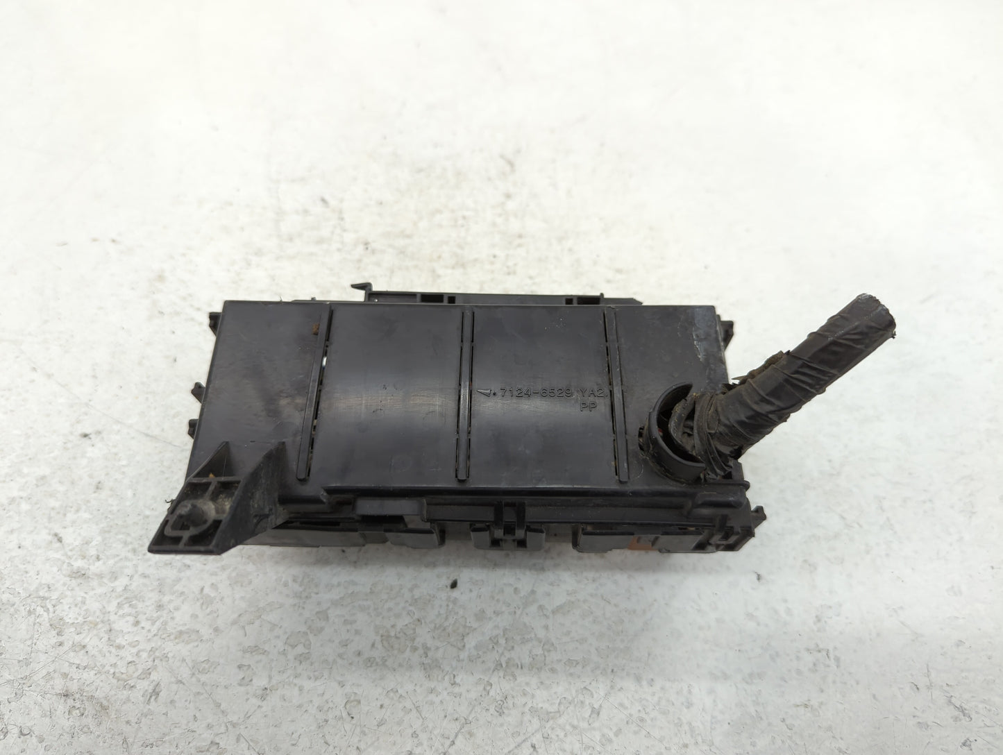 1998 Nissan Altima Fusebox Fuse Box Panel Relay Module P/N:7124-6529 Fits OEM Used Auto Parts - Oemusedautoparts1.com