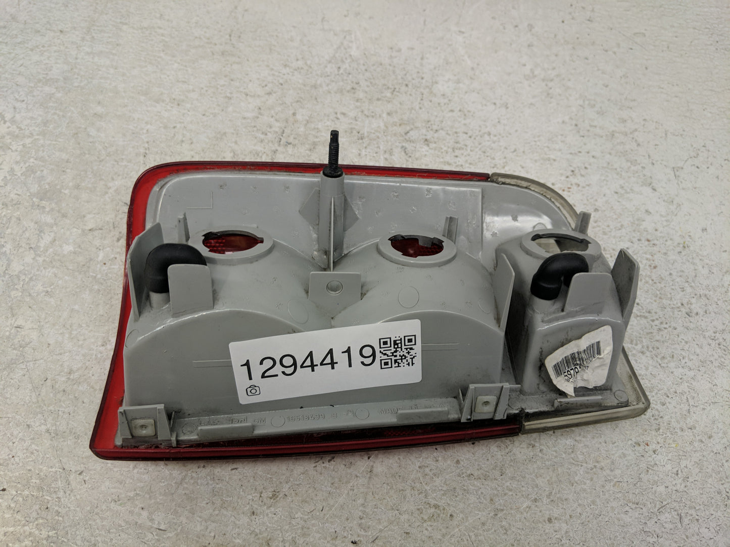 1996-2001 Oldsmobile Bravada Tail Light Assembly Driver Left OEM P/N:16518499 Fits OEM Used Auto Parts - Oemusedautoparts1.c