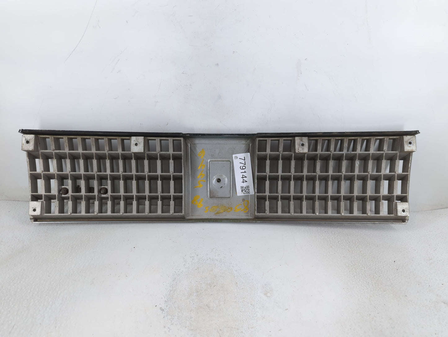 1997-1999 Oldsmobile Cutlass Front Grille Bumper Not Included - Oemusedautoparts1.com