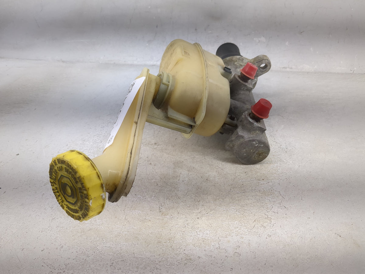 1996-2000 Plymouth Voyager Brake Master Cylinder - Oemusedautoparts1.com