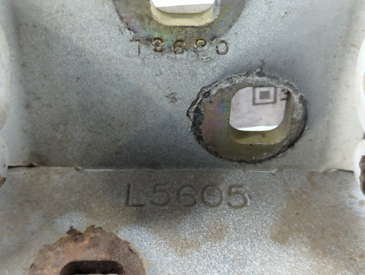 1998 Pontiac Firebird Passenger Hood Hinge 686069 - Oemusedautoparts1.com