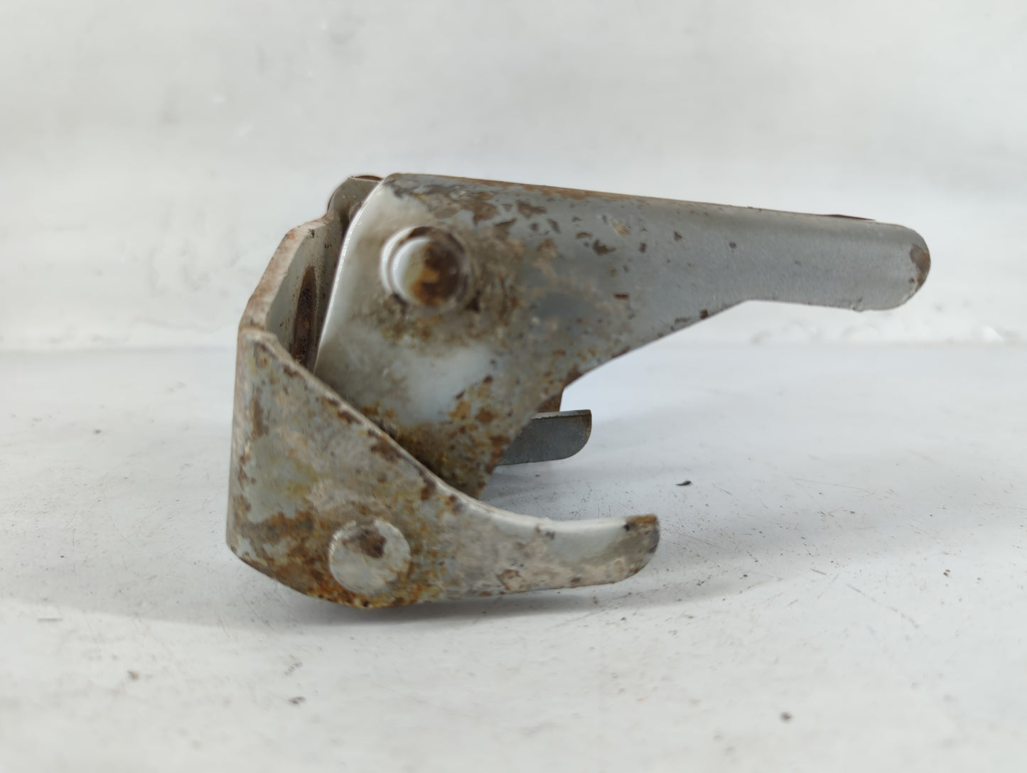 1998 Pontiac Firebird Driver Left Hood Hinge 686071 - Oemusedautoparts1.com