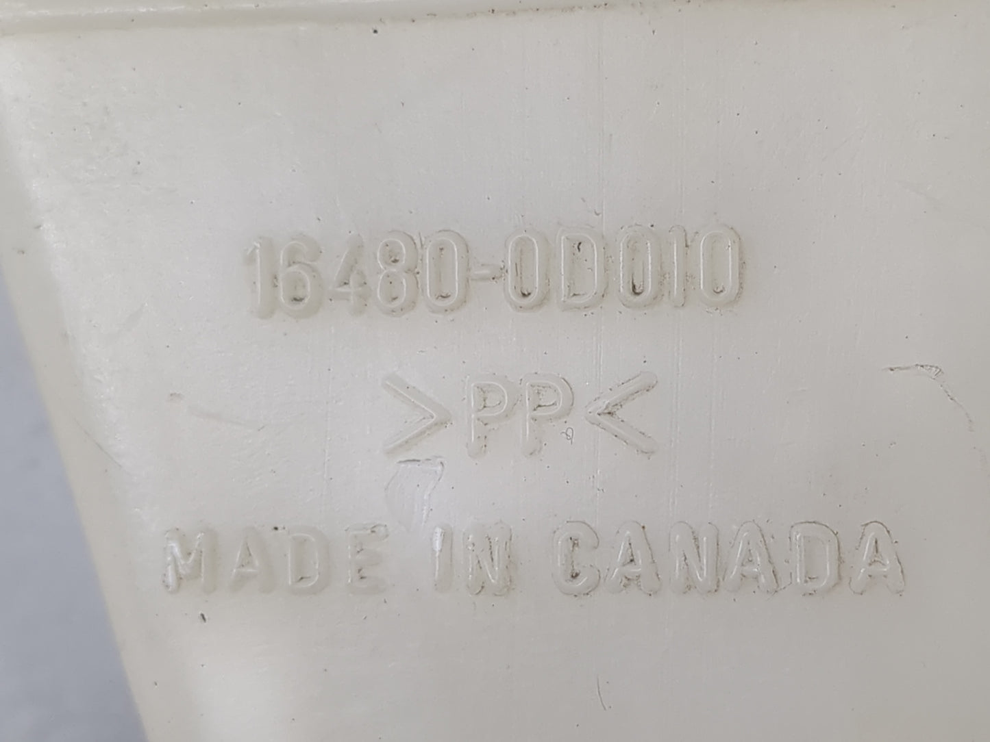 1998-2002 Toyota Corolla Radiator Coolant Overflow Expansion Tank Bottle - Oemusedautoparts1.com