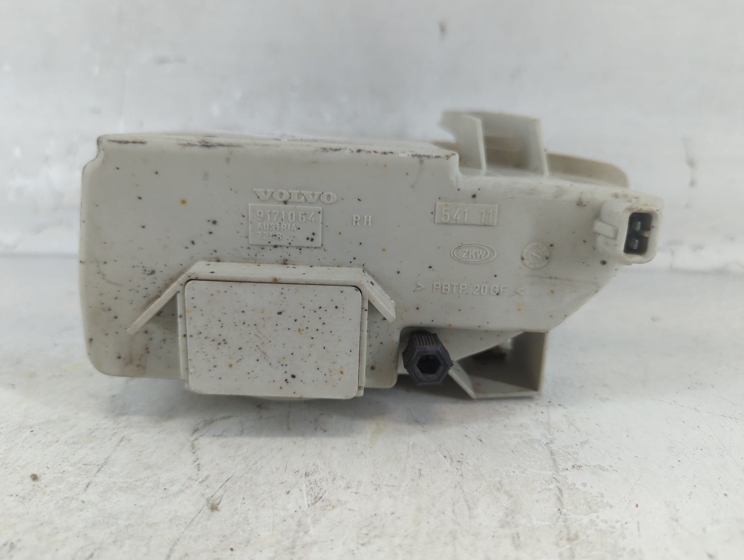 Volvo Volvo 90 Series Passenger Right Oem Head Light Headlight Lamp - Oemusedautoparts1.com