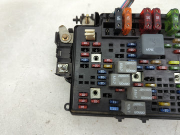 1999 Chevrolet Silverado 1500 Fusebox Fuse Box Panel Relay Module P/N:12193614 12088567 Fits OEM Used Auto Parts