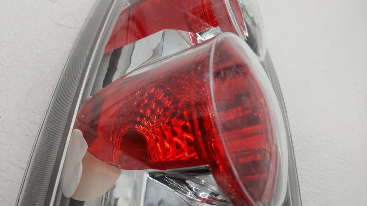 1995-1999 Chevrolet Suburban 1500 Tail Light Assembly Driver Left OEM P/N:SK3811-C-1 GM254-UURW2 Fits OEM Used Auto Parts -