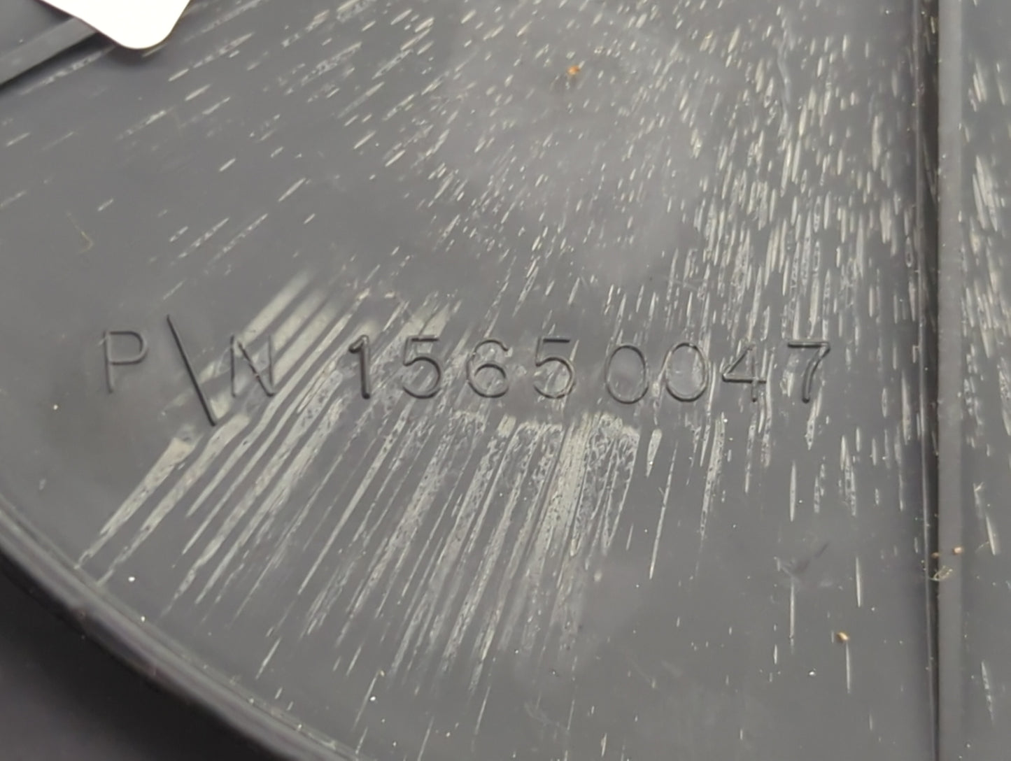 1999 Chevrolet Tahoe Center Cap Oem Black 1413849 - Oemusedautoparts1.com