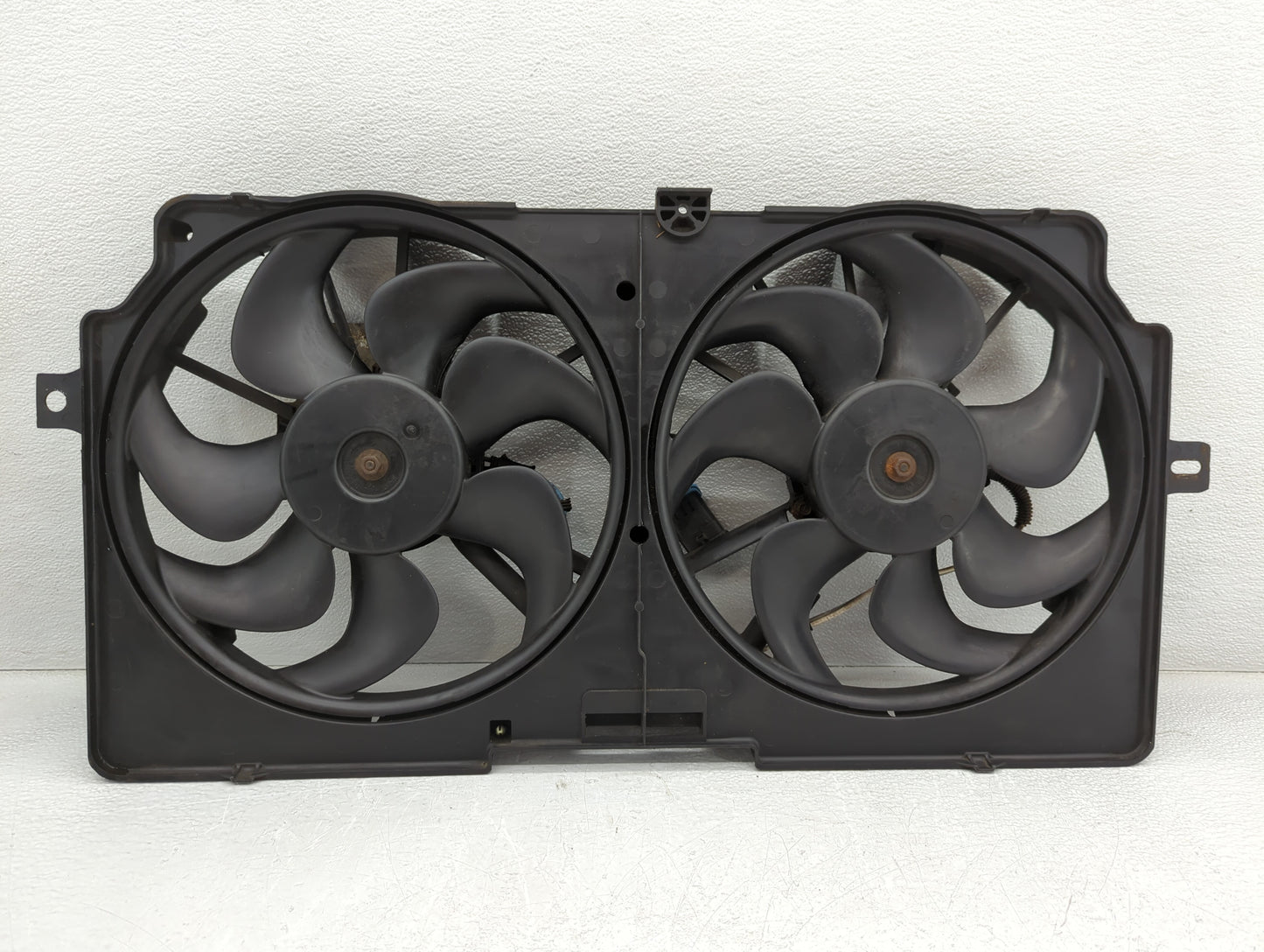 1999-2000 Chevrolet Venture Left Radiator Fan Motor Assembly - Oemusedautoparts1.com