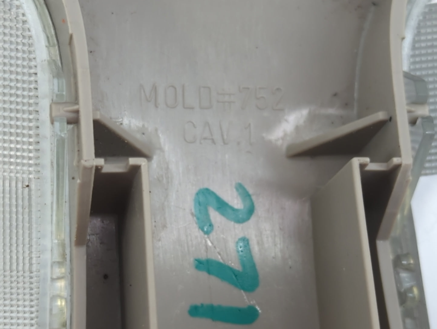 1999 Chrysler Voyager Overhead Roof Console - Oemusedautoparts1.com