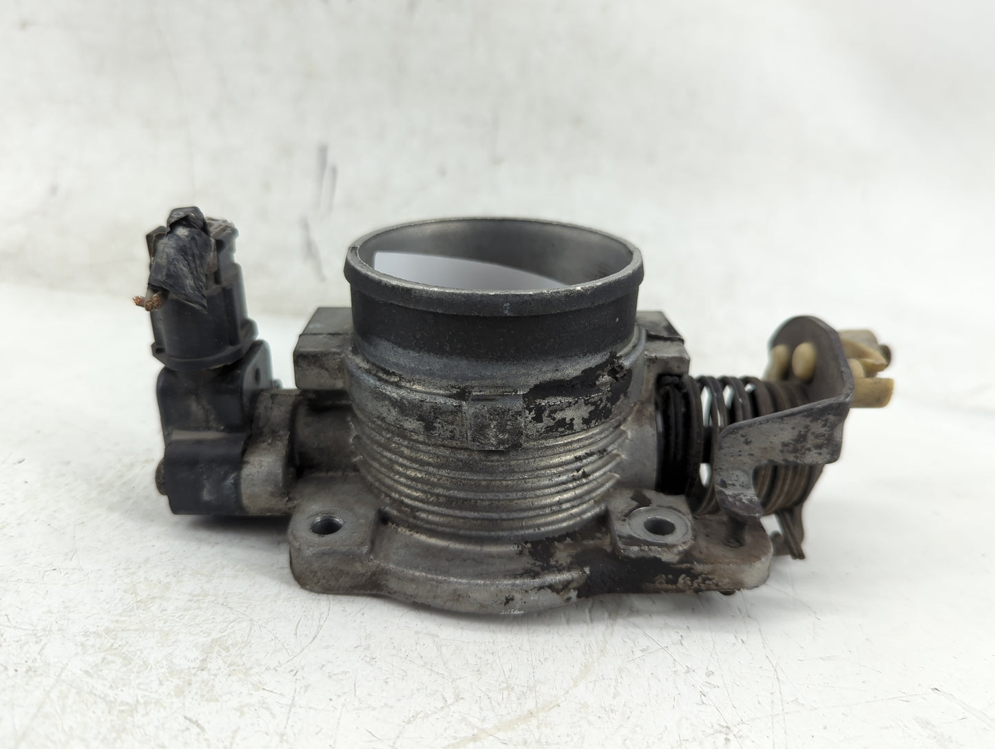 1999-2000 Ford E-150 Throttle Body Fits Fits 1999 2000 OEM Used Auto Parts - Oemusedautoparts1.com