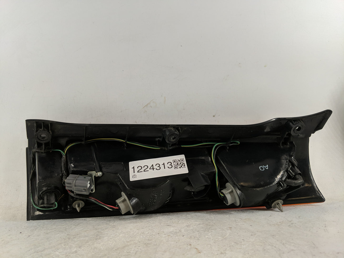 1999 Honda Cr-V Tail Light Assembly Driver Left OEM P/N:043-2200 Fits OEM Used Auto Parts - Oemusedautoparts1.com