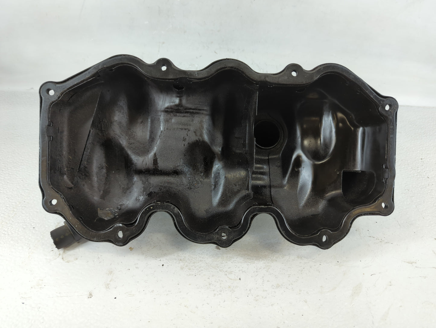 1999 Infiniti Qx4 Driver Left Cylinder Head Valve Cover Fits OEM Used Auto Parts - Oemusedautoparts1.com