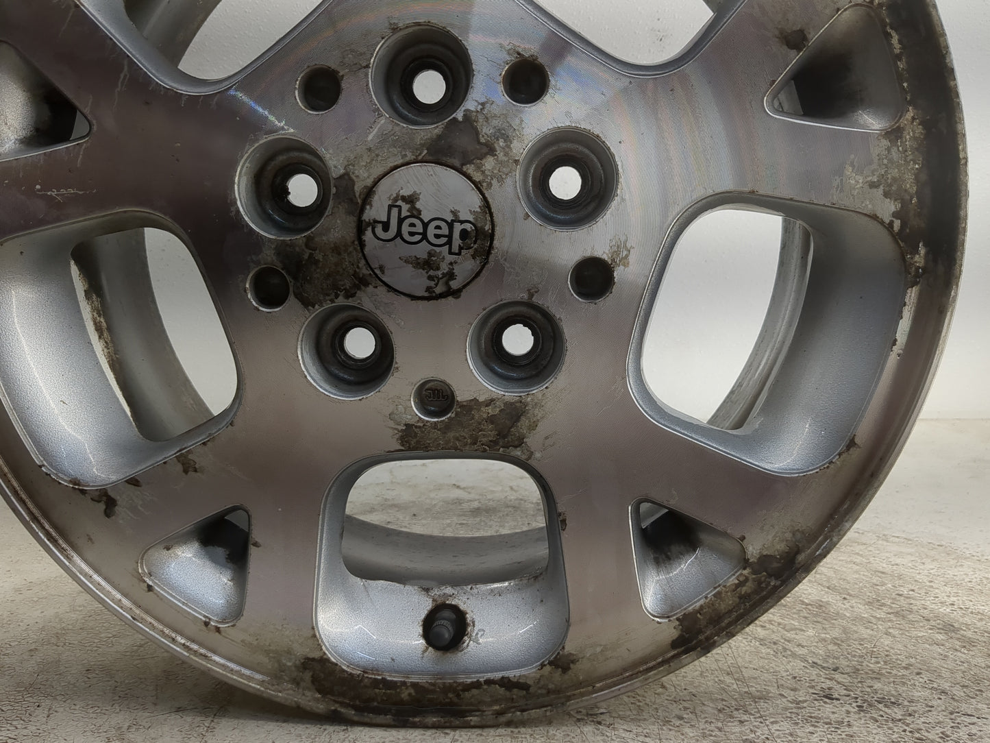 1999-2003 Jeep Grand Cherokee Oem Wheel Rim - Oemusedautoparts1.com